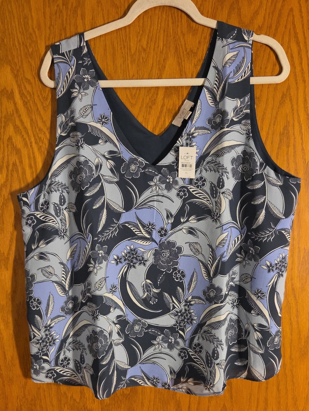 NWT LOFT Floral V-Neck Top in Navy and Light Blue Size Xl